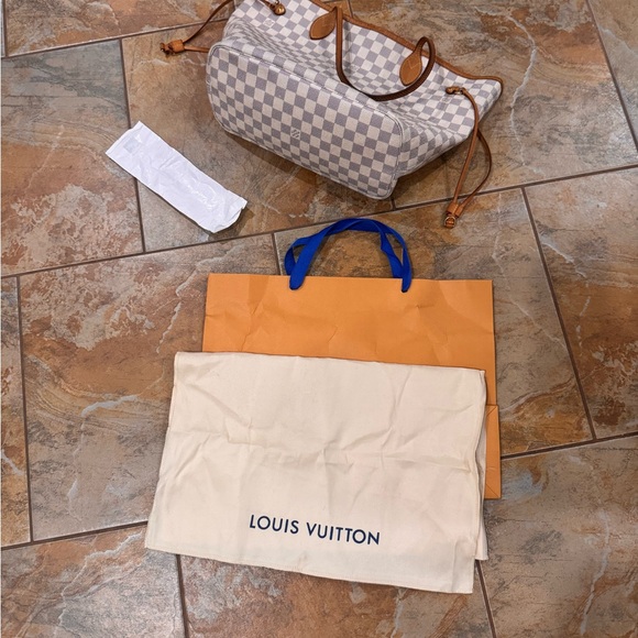 Louis Vuitton Never Full MM in great condition. - Picture 2 of 6